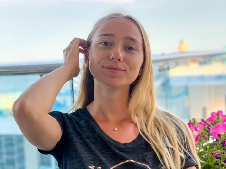 Вагітна дружина Павліка засвітила груди і розповіла, що збирається на море